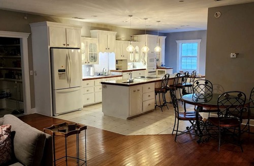Midway Cottage | Picturesque Cottage with Pond Views Great for Family Getaways in Georgia