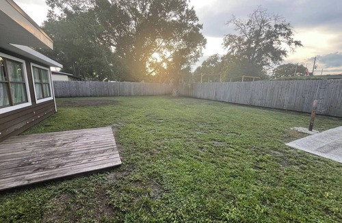 Westside House | Pierre Entire Home/1 full Bed/Sleeps 4