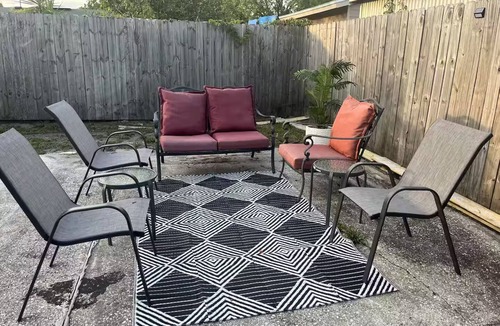 Westside House | Pierre Entire Home/1 full Bed/Sleeps 4