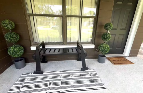 Westside House | Pierre Entire Home/1 full Bed/Sleeps 4
