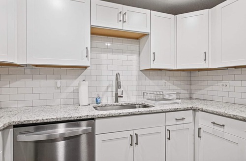 Arlington House | Pineapple Paradise~Pool+Hot Tub+Billiards+Grill!