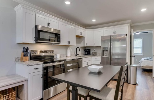 Peach Orchard Apartment | Pines at 5 Corporate Furnished Rentals Suite 112