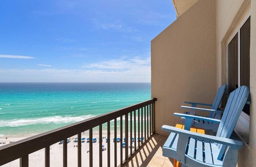 Sunnyside Apartment | Pinnacle Port getaway with balcony pools & quick beach access