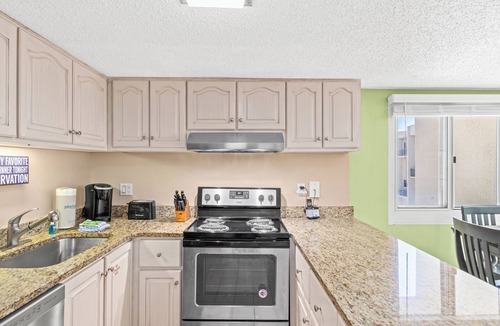 Sunnyside House | Pinnacle Port, Penthouse 11
