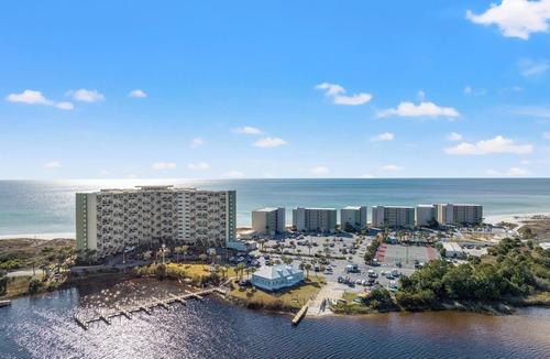 Sunnyside House | Pinnacle Port, Penthouse 11