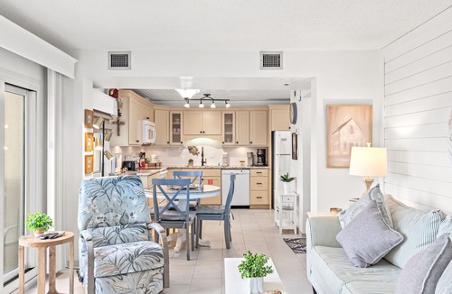 Sunnyside Condo | Pinnacle Port Vacation Rentals-A Tower 3 bdr. condo