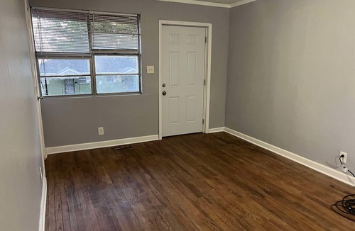 Macon House | Pleasant 2-bedroom house with AC in Macon. Only 2 blocks from piedmont hospital.