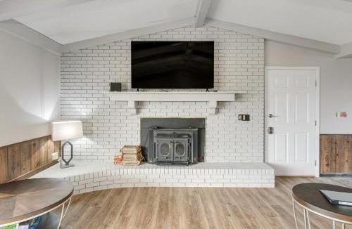 Douglas House | Pond View, Fishing, BBQ, Fireplace, and More