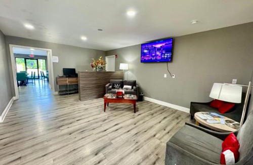 Town Center Hotel | Premier Extended Stay