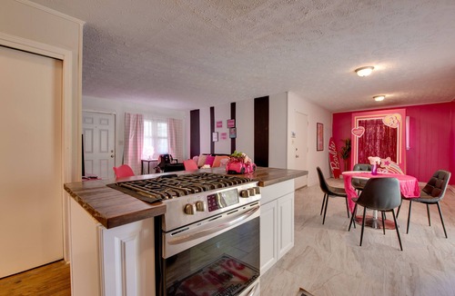 Decatur House | Pretty & Pink Atlanta Dreamhouse Near Downtown!
