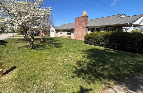 Morristown House | Prime location 2-3 bedroom mid-century house in Morristown with AC, WiFi