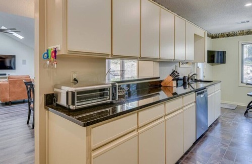 Forest Hills House | Prime Location: Minutes to All Major Events and Attractions in Augusta!