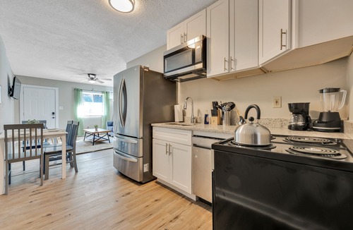 Eagan Park House | Private 1BR Near Airport & Downtown