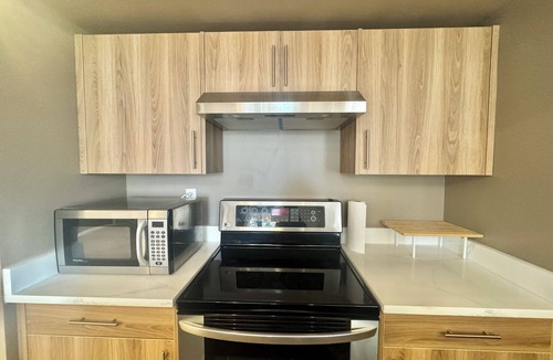 Northwest Calgary Apartment | Private 2BR Suite w/Full Kitchen & Laundry