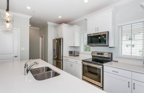 Ono Island House | Private Beach Club| Free Rounds of Golf!-Pet Friendly-Sauna-Minutes to the Gulf or Golf at Lost Key!