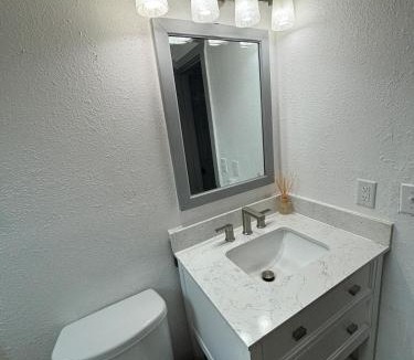 Urban Core Apartment | Private Cozy Apartment