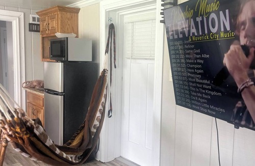 Harvest Apartment | Private cozy unit with a sunroom & kitchenette!