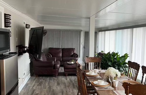 Harvest Apartment | Private cozy unit with a sunroom & kitchenette!
