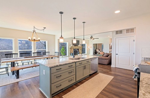 Settlers Ridge House | Private, Gated, 6 acres, Epic Long Rage Views, Best Location, Sleeps 10, Family!