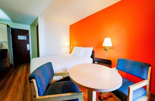 Hermiston Hotel | Private Hermiston Room for Business or Leisure — Onsite Parking For Convenience
