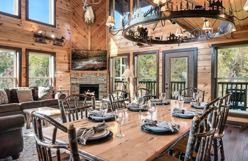 Sevierville Cabin | Private Lake- Amazing Views -2 Acres - Lux Cabin