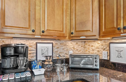 Eatonton House | Private Lakefront Spread: BigH2O, Smokehouse, Spa, Firepits, Fence, PETS