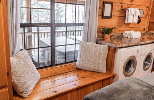 Hot Springs Cabin | Private Log Cabin for Couples & Their Pets