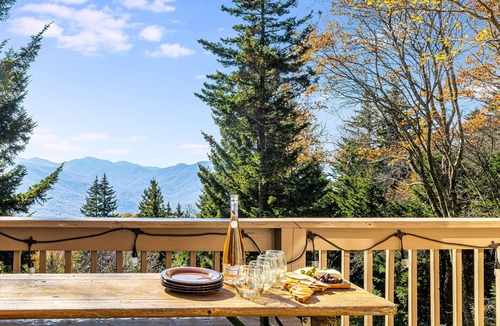 Sylva Cabin | Private Mountain Cabin with Hot Tub + Epic Views!