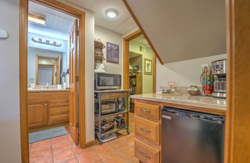 Weaverville Apartment | Private Mountain Guest Suite with Hot Tub + Fire Pit - 14 miles to Asheville