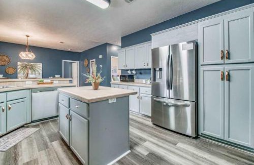 Ono Island House | Private Patio & Close to Beach Coastal Cottage