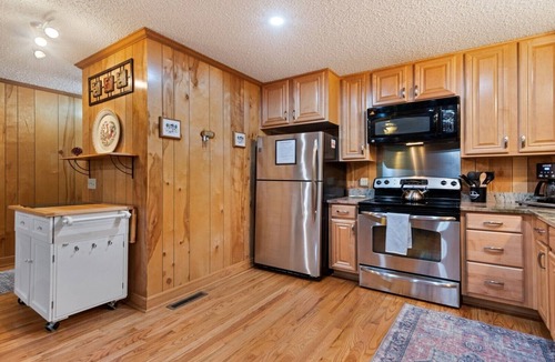 Maggie Valley Cabin | Private pet-friendly escape w/Views, Fenced Yard, Stocked kitchen, Fireplace
