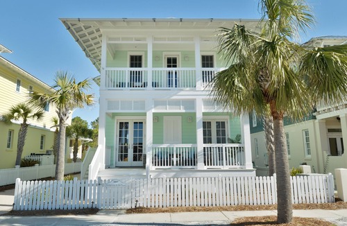 Sunnyside House | Private pool, FREE BIKES, Across the street from the BEACH! Free Pool Heater!
