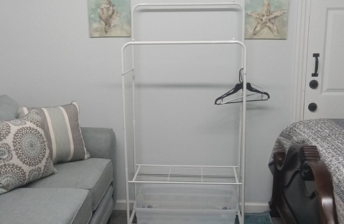 Albany House | Privet Oasis no smoking with AC/heat, wi-fi, Ruko TV. Privet entry and bathroom