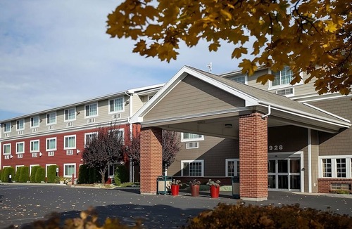 Pullman Hotel | Pullman Gem: Large Room with Free Breakfast, Private Parking and Guest