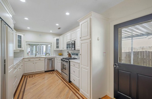 Riverland Terrace House | Pvt Room in 3 BR CHS LUX home on golf course with pool & hot tub