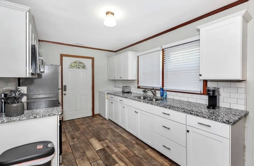 Huntsville House | Quaint 2 Bedroom with an Office