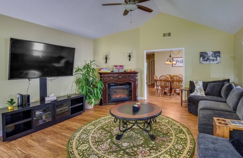 Athens House | Quaint Athens Retreat ~ 5 Mi to Downtown!