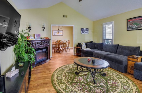 Athens House | Quaint Athens Retreat ~ 5 Mi to Downtown!