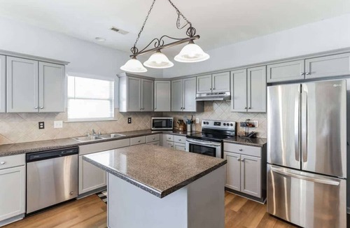 Harvest House | Quaint homey cottage style home in Harvest