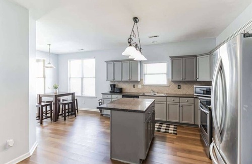 Harvest House | Quaint homey cottage style home in Harvest