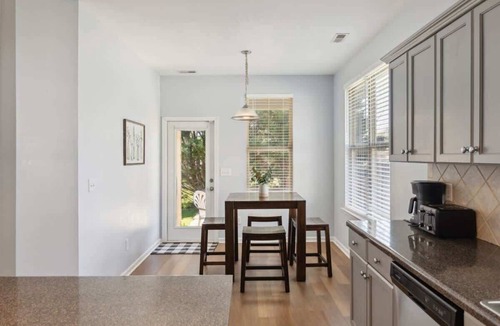 Harvest House | Quaint homey cottage style home in Harvest