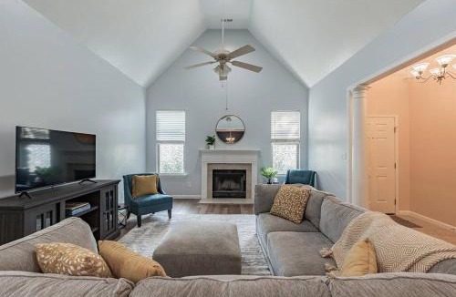 Harvest House | Quaint homey cottage style house in Harvest Alaba