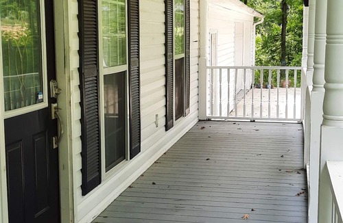 York Cottage | Quaint, quiet cottage w/king bed +1200 sq ft