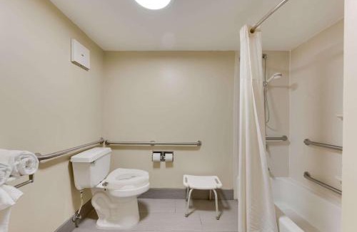 Irondale Hotel | Quality Inn Airport - Southeast
