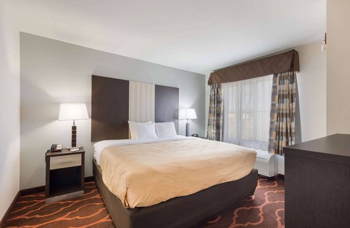 Huntsville Hotel | Quality Inn & Suites Huntsville Research Park Area