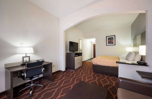 Huntsville Hotel | Quality Inn & Suites Huntsville Research Park Area