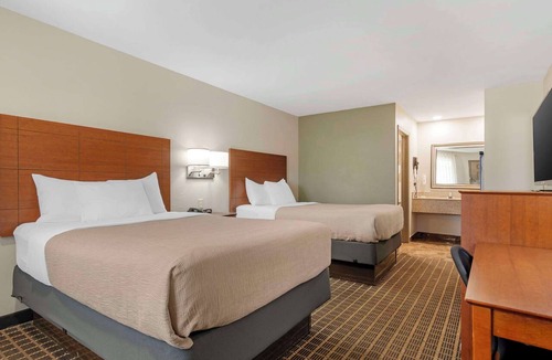 Morrow Hotel | Quality Inn & Suites Morrow Atlanta South