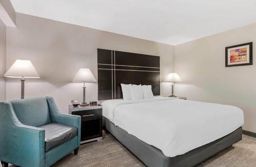 Union City Hotel | Quality Inn & Suites Union City - Atlanta South