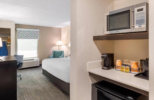 Union City Hotel | Quality Inn & Suites Union City - Atlanta South
