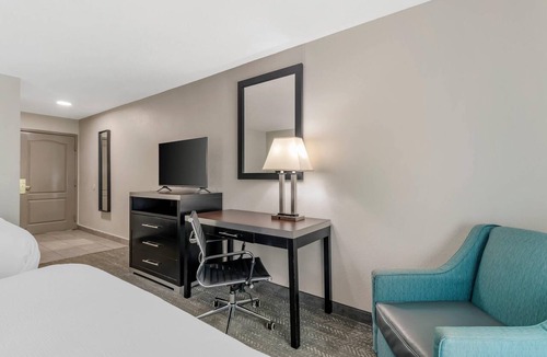 Union City Hotel | Quality Inn & Suites Union City - Atlanta South